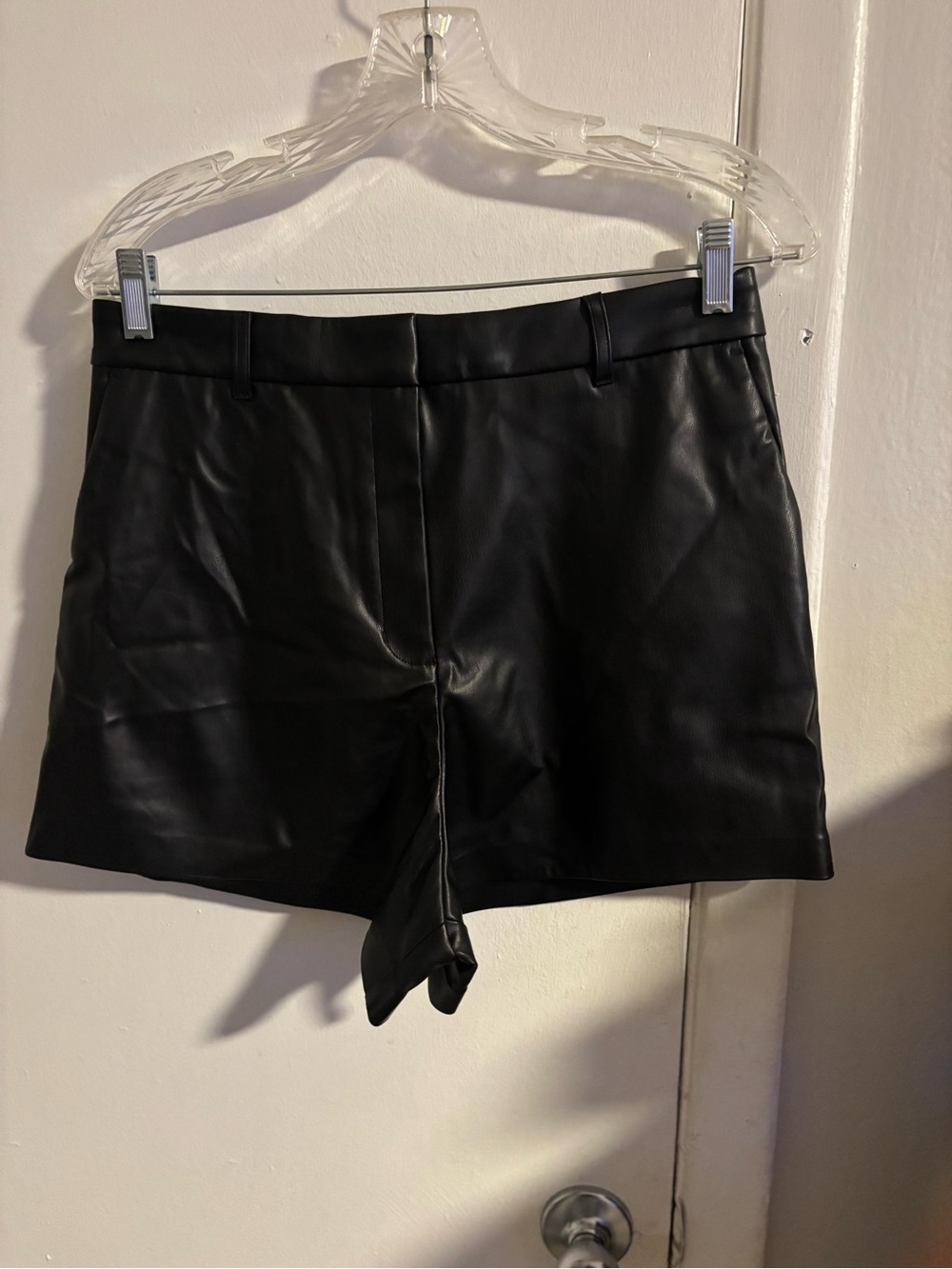 Express Editor High Waisted Faux Leather Shorts Black Size 8 NWT
(965)